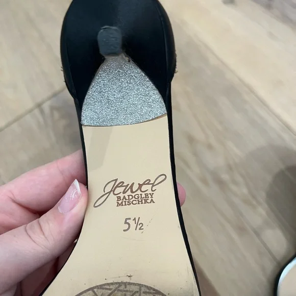 Black Heels With Diamond Strap - Picture 2 of 3